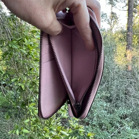 COACH Medium Id Zip Wallet Pink Zip-Around w Gunmetal Hardware AUTHENTIC - Picture 4 of 10